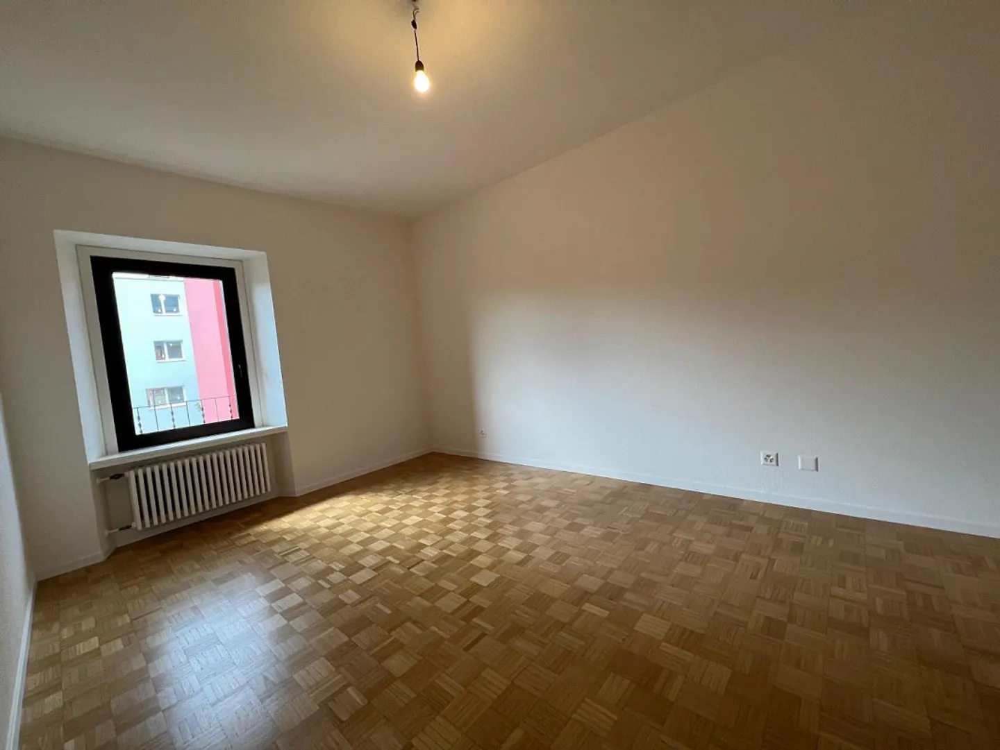 RENOVIERTES 3,5-ZIMMER-APARTMENT IM DRITTEN STOCK MIT AUFZUG - Foto 5 von 7