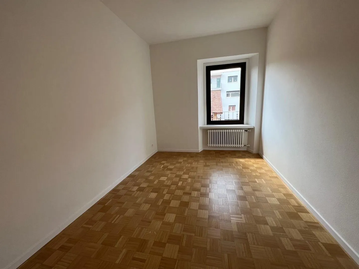RENOVIERTES 3,5-ZIMMER-APARTMENT IM DRITTEN STOCK MIT AUFZUG - Foto 6 von 7