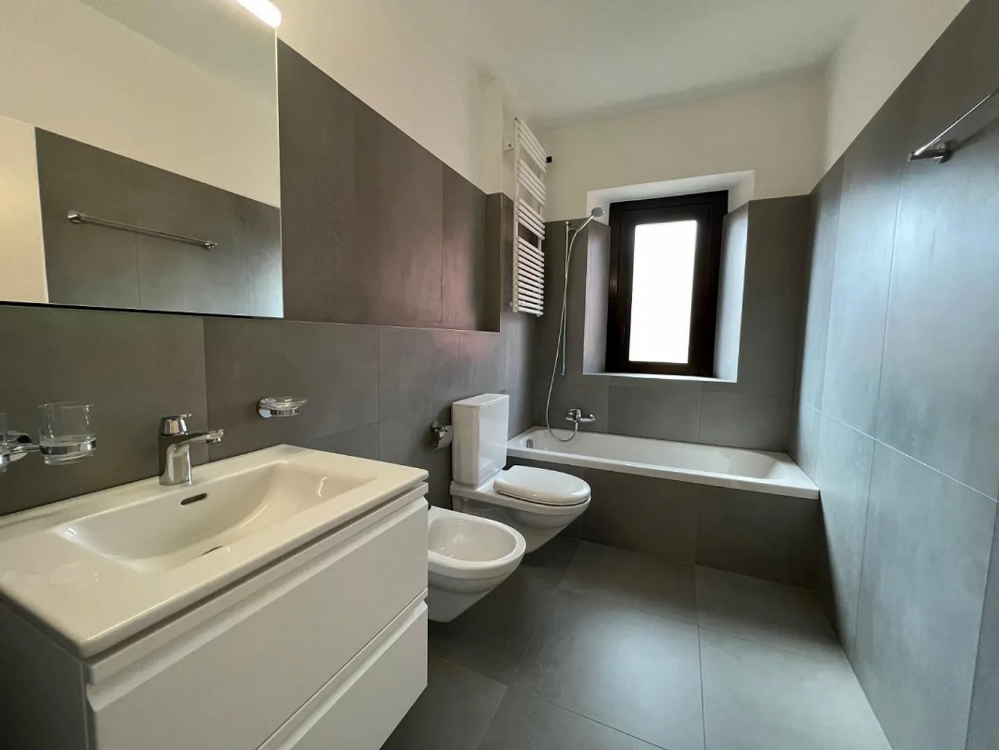 RENOVIERTES 3,5-ZIMMER-APARTMENT IM DRITTEN STOCK MIT AUFZUG - Foto 7 von 7