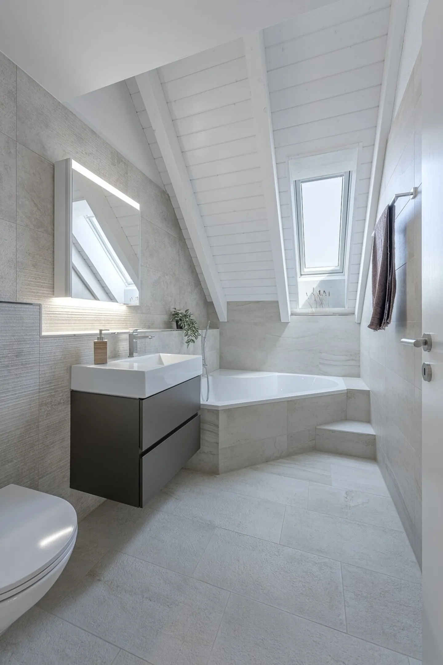 Esclusivo appartamento duplex di 4,5 stanze con stile! - Foto 9 di 13