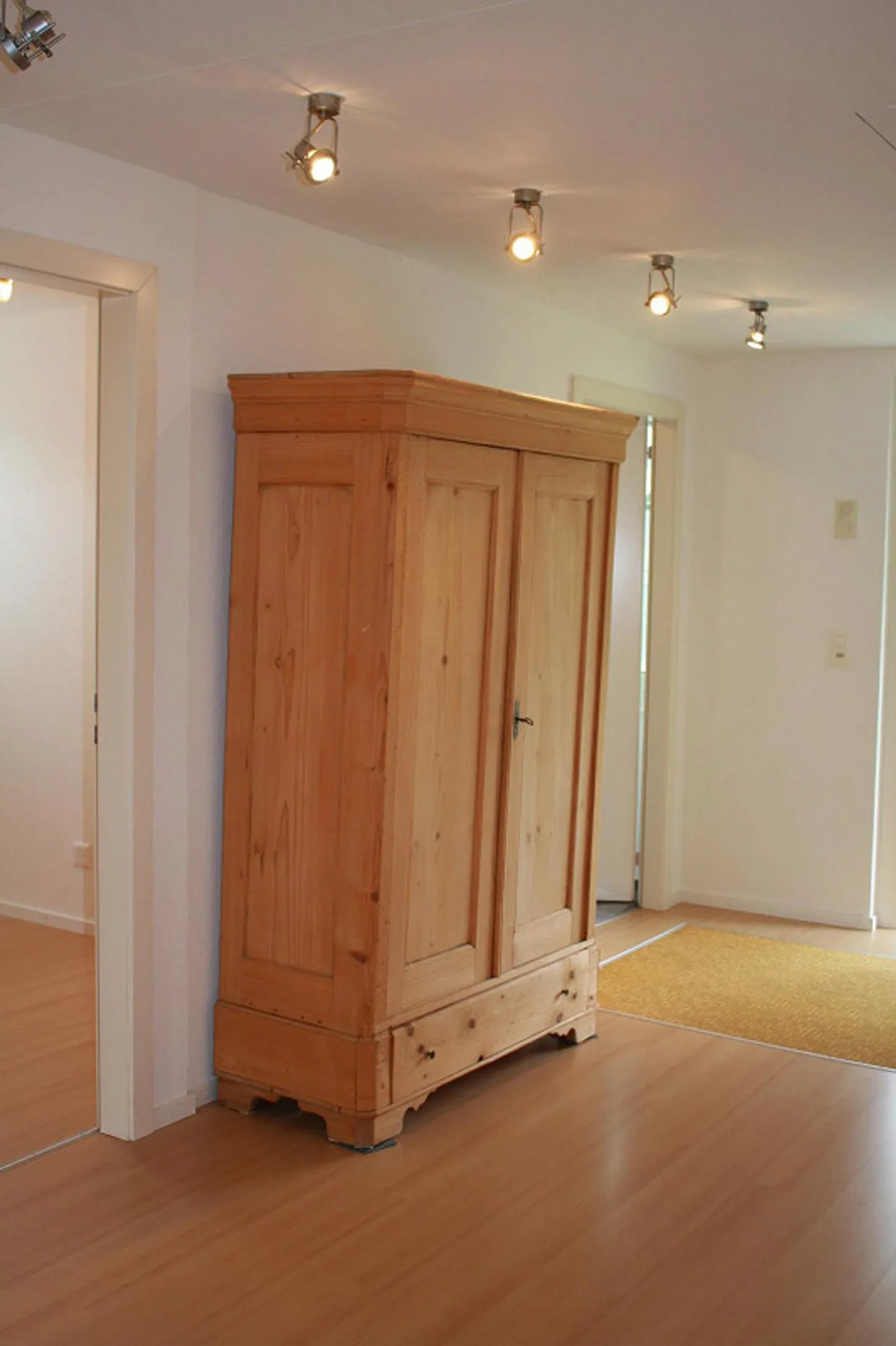 Beautiful 4-room apartment in a Jugendstil house in Sargans - Photo 3 of 11