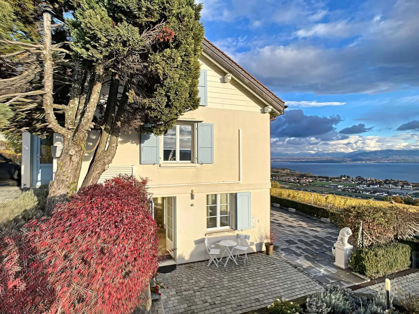 Charming Apartment with Lake View - Photo 1 of 8