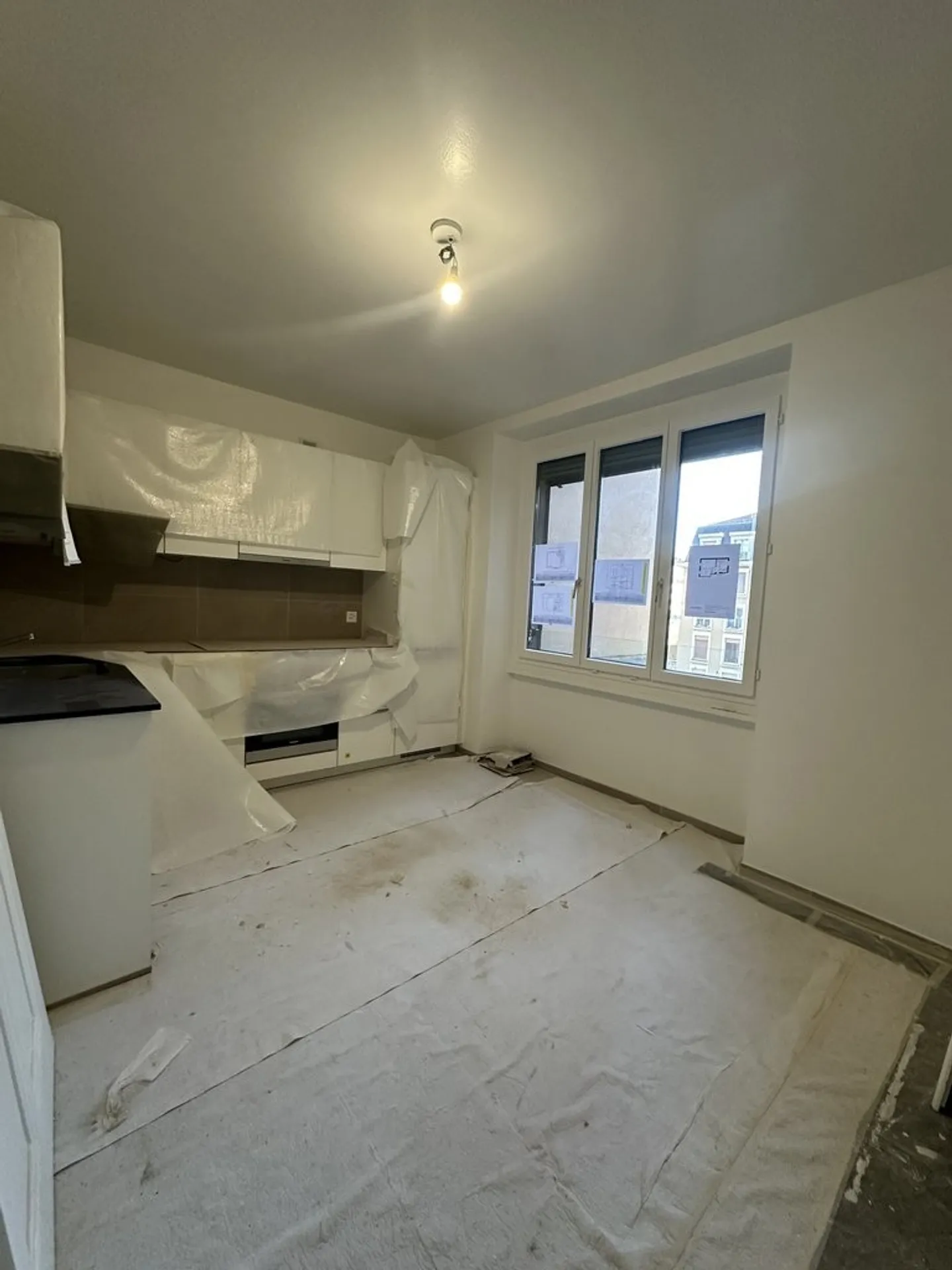 Spacious 3-room completely renovated apartment for rent in the city center - Photo 4 of 4