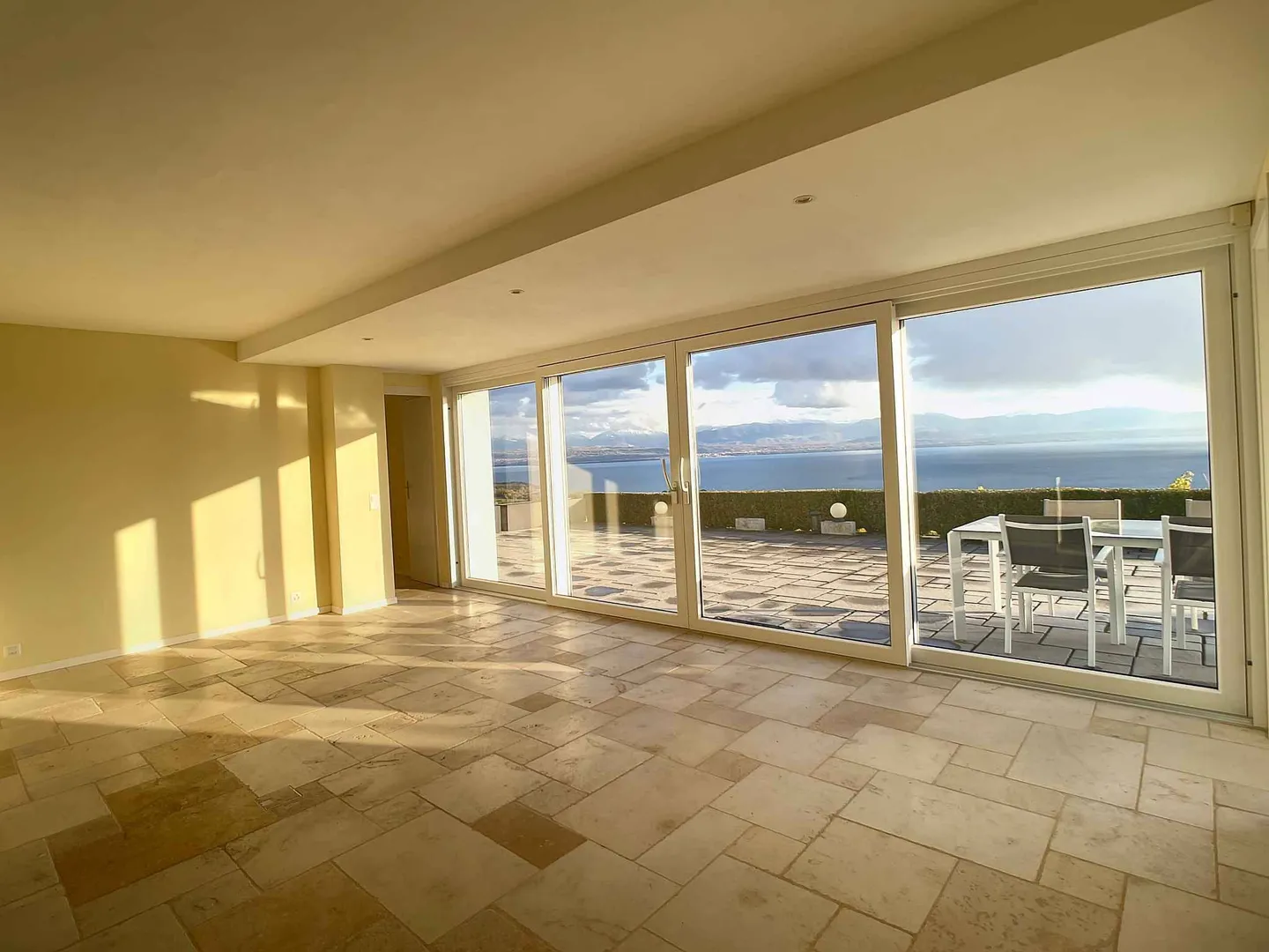 Charming Apartment with Lake View - Photo 4 of 8