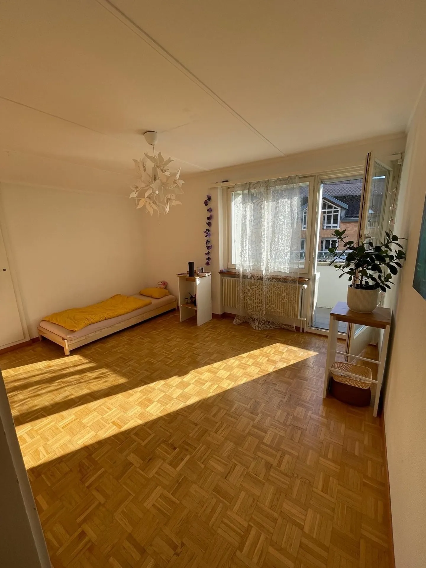 Charmante 2.5-Zimmer-Dachwohnung mit Balkon in Biel/Bienne - Photo 1 of 9