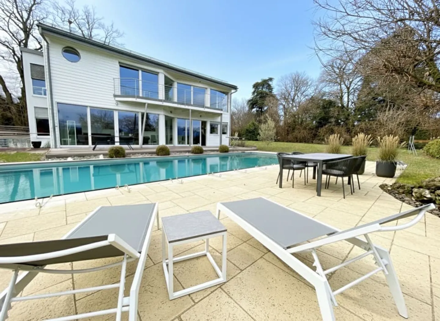 Magnifique villa familiale avec piscine à deux pas du lac à Coppet - Photo 1 of 13