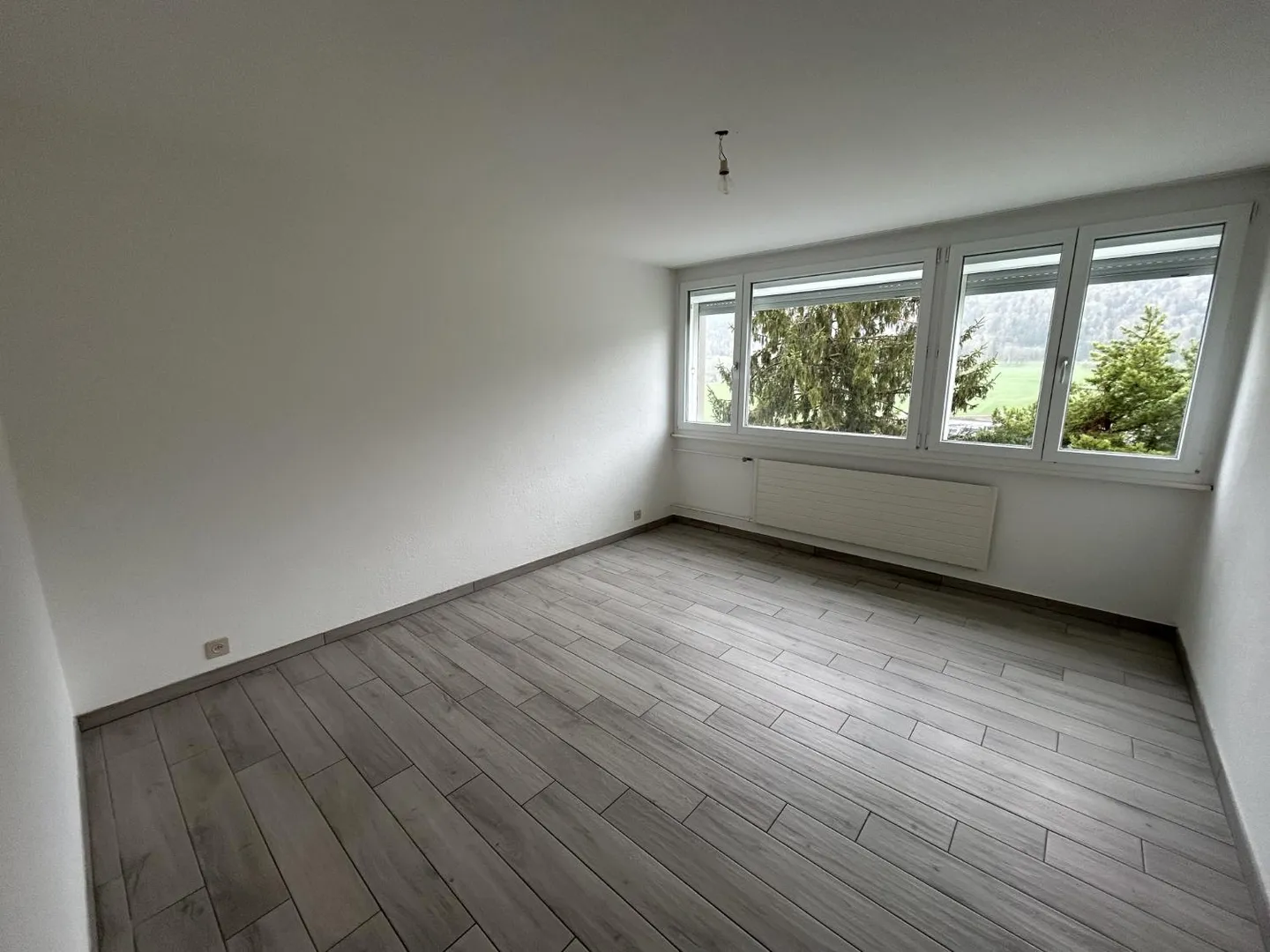 In affitto: appartamento 3.5 locali con balcone - Tivoli 52, St-Imier - Foto 2 di 9