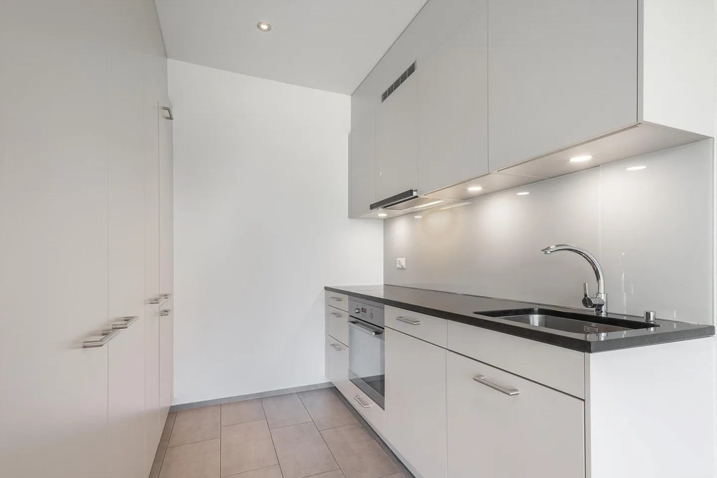 3.5 Room Apartment in Spreitenbach - Photo 5 of 8