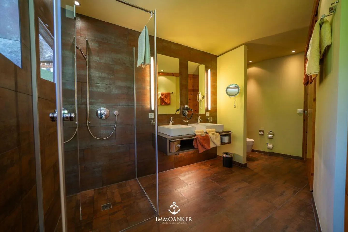 Alpine Living Quality Meets Stylish Tranquility - Photo 7 of 10