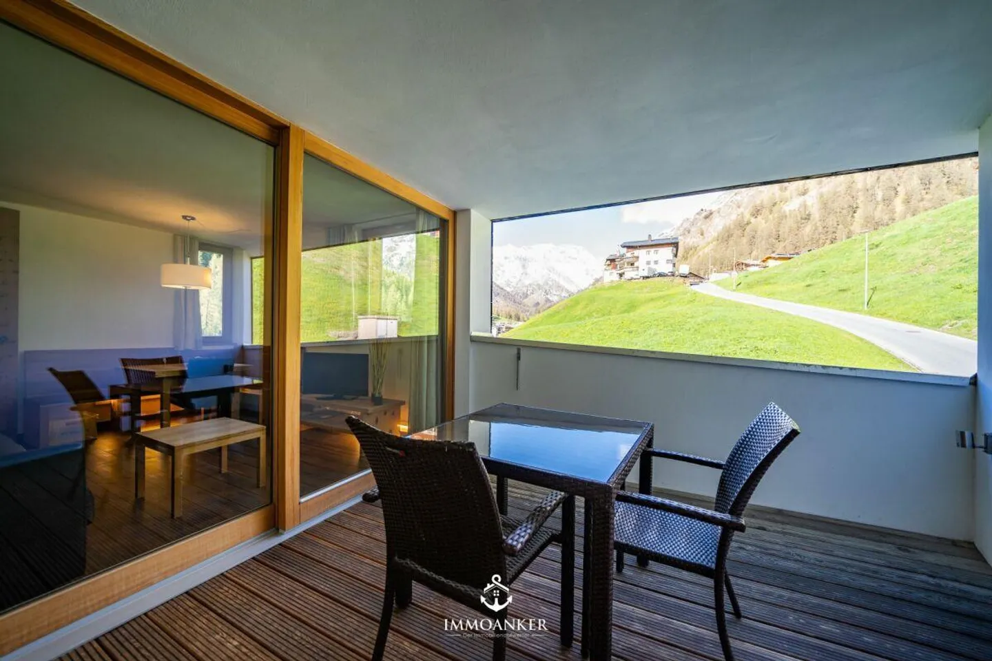 Alpine Living Quality Meets Stylish Tranquility - Photo 9 of 10