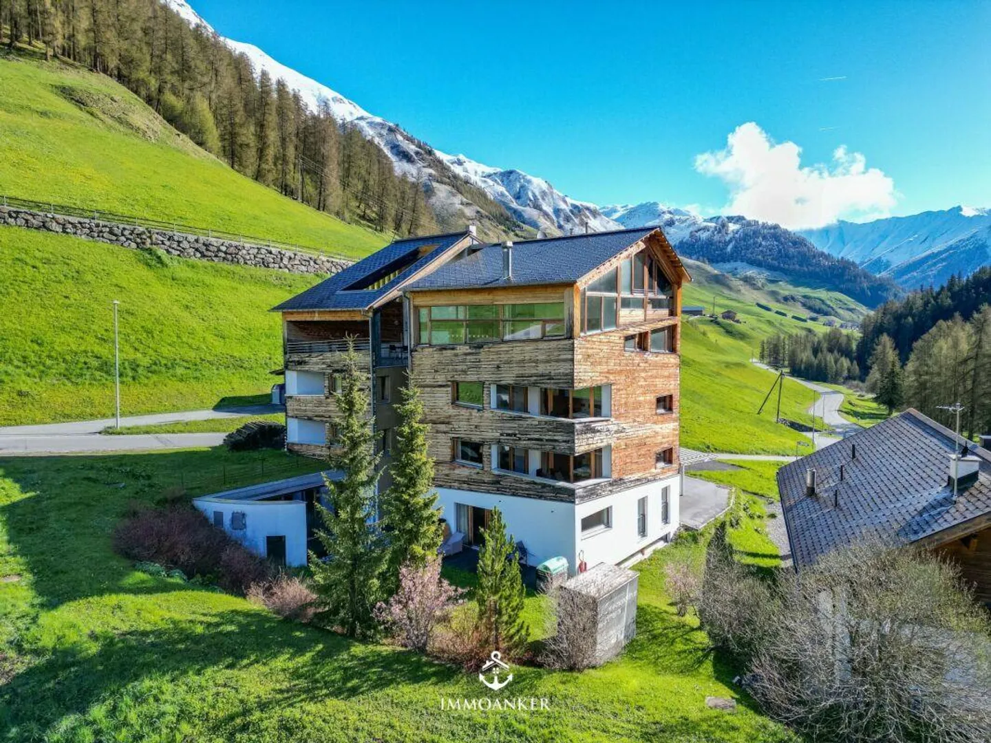 Alpine Living Quality Meets Stylish Tranquility - Photo 10 of 10