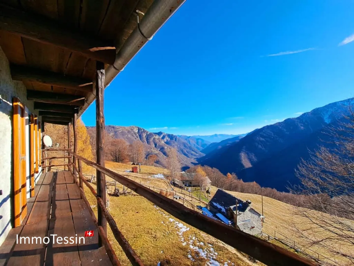 Grosses Rustico an Alleinlage, eingebettet in einer Waldlichtung mit einmaliger Aussicht - Foto 1 von 13
