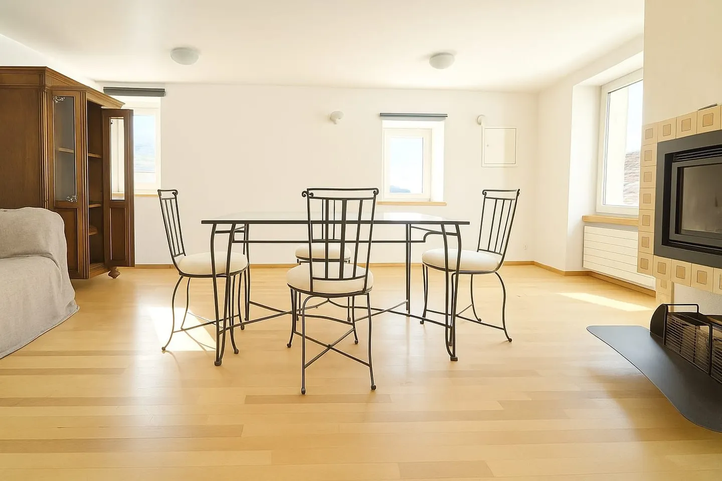 Ein renoviertes Haus im Kern von Bogno, mit großer Terrasse - Foto 4 von 10