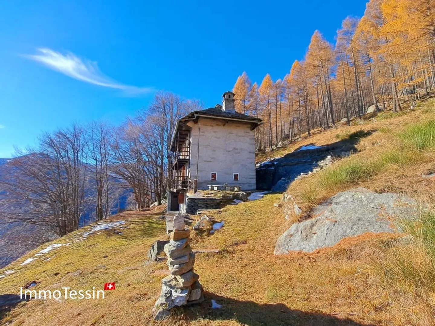 Grosses Rustico an Alleinlage, eingebettet in einer Waldlichtung mit einmaliger Aussicht - Foto 6 von 13
