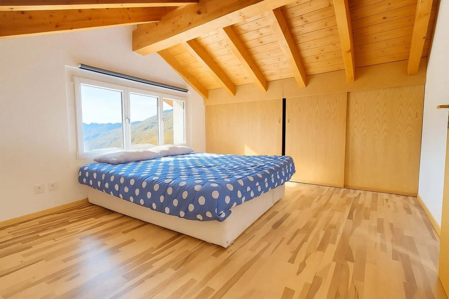 Ein renoviertes Haus im Kern von Bogno, mit großer Terrasse - Foto 7 von 10