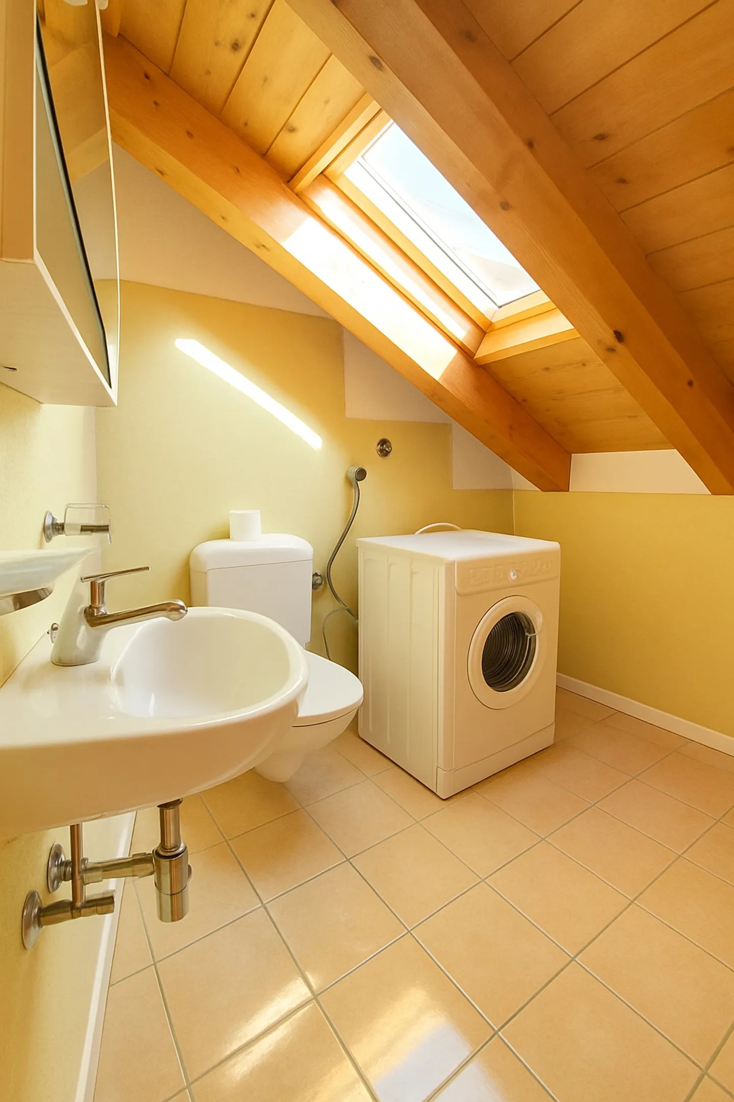 Ein renoviertes Haus im Kern von Bogno, mit großer Terrasse - Foto 9 von 10