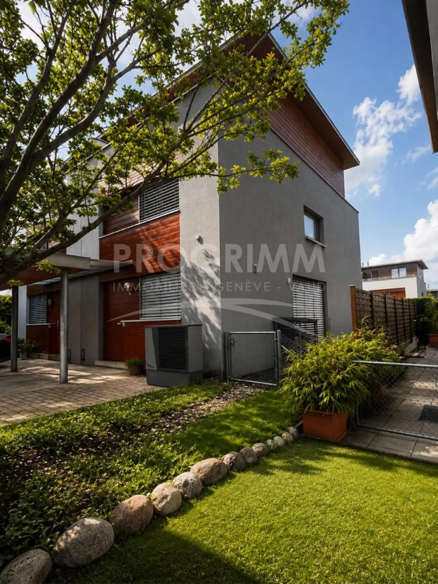 Exclusivity - New Townhouse - 5 Bedrooms - 3 Bathrooms - Garden and Double Garage - Photo 1 of 2