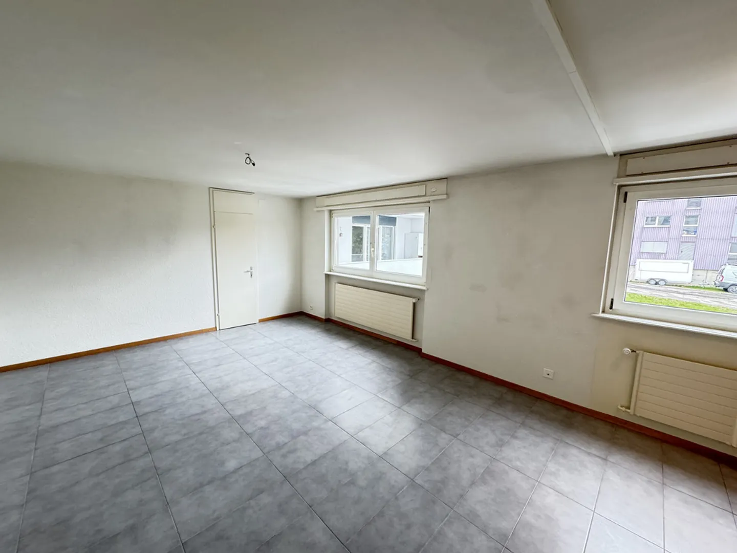 Spacious and close to shops - Photo 2 of 4