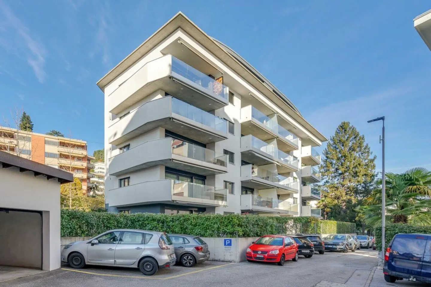 Modern apartment in Massagno with lake view - Photo 2 of 9