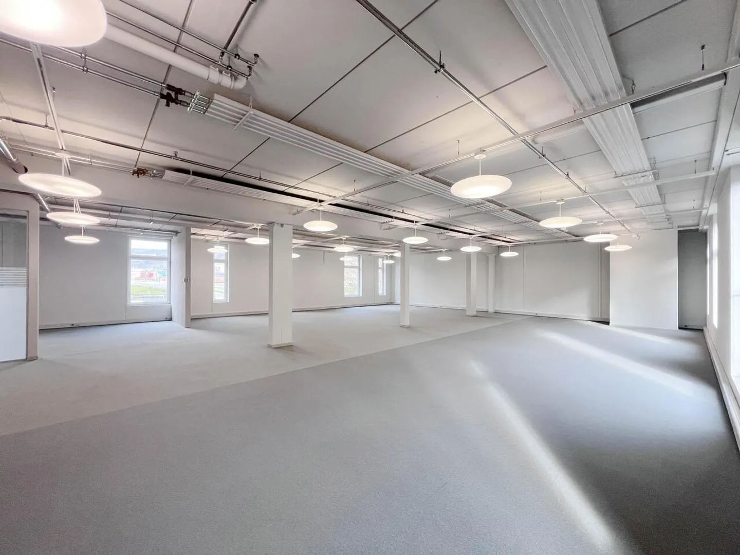 Commercial premises for rent in Boujean – flexibility and accessibility - Photo 2 of 16