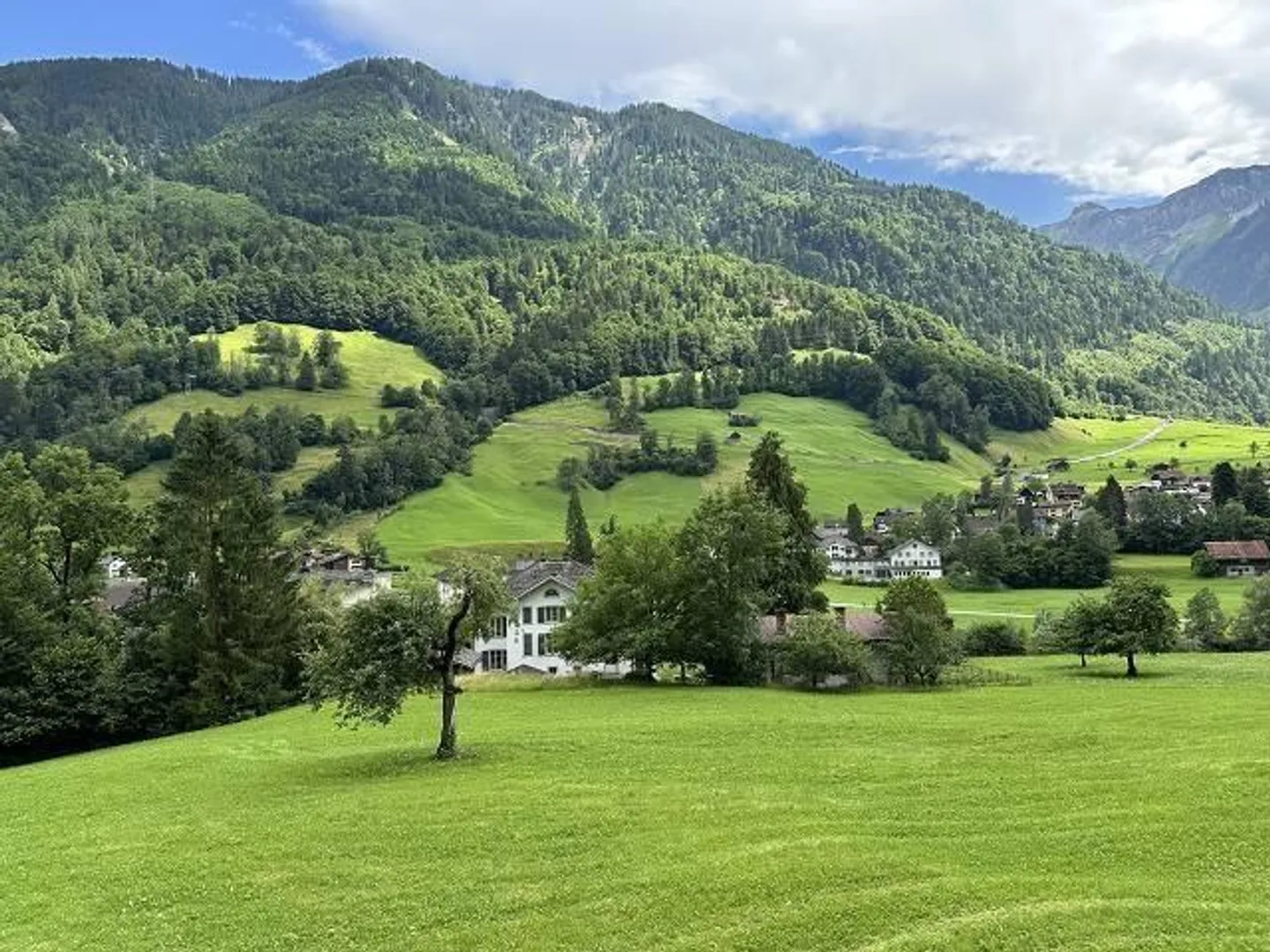 «7-Zimmer-Einfamilienhaus an sehr ruhiger, sonniger Aussichtslage mit kleinem Garten» - Foto 32 von 37