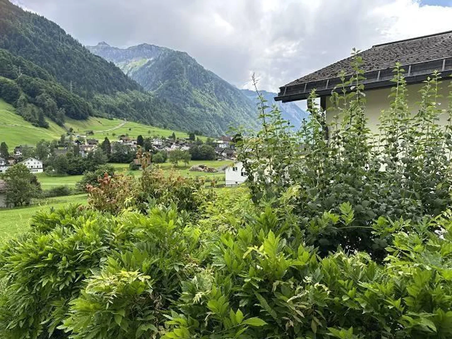 «7-Zimmer-Einfamilienhaus an sehr ruhiger, sonniger Aussichtslage mit kleinem Garten» - Foto 33 von 37
