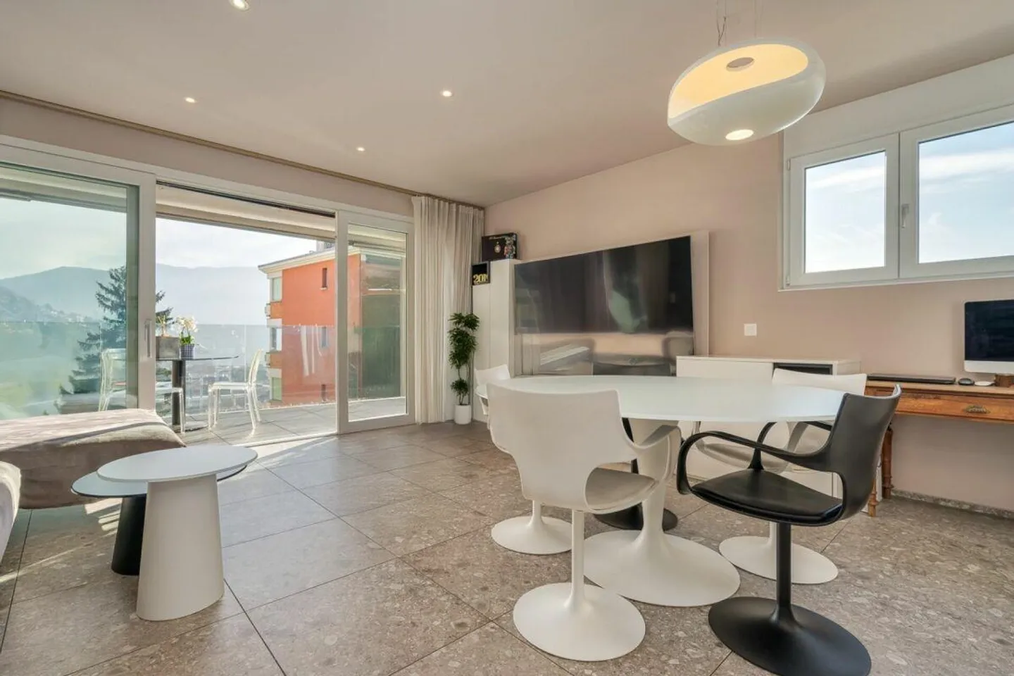 Modern apartment in Massagno with lake view - Photo 3 of 9