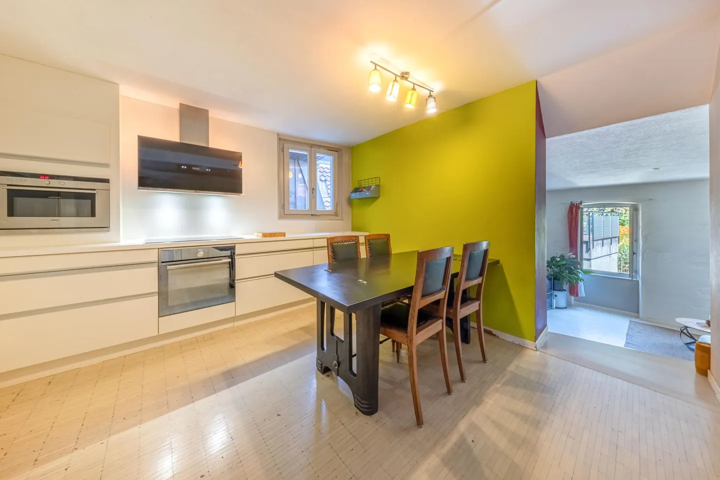 Charming Apartment in Historic Lausanne - Photo 3 of 5