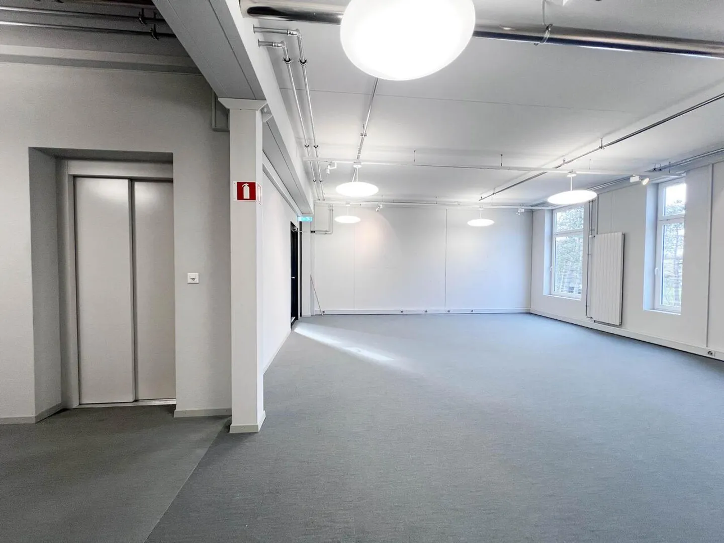 Commercial premises for rent in Boujean – flexibility and accessibility - Photo 10 of 16