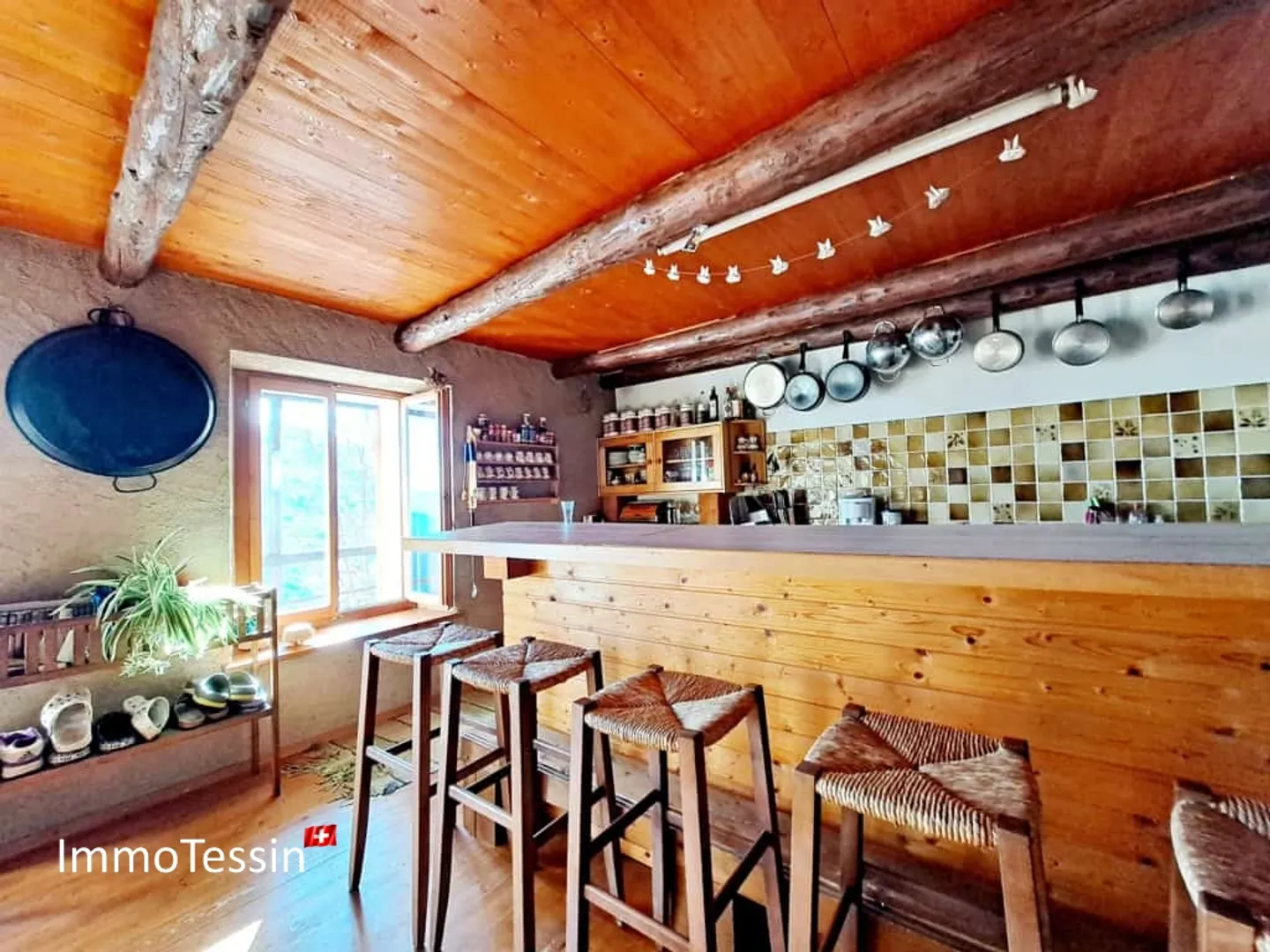 Grosses Rustico an Alleinlage, eingebettet in einer Waldlichtung mit einmaliger Aussicht - Foto 9 von 13