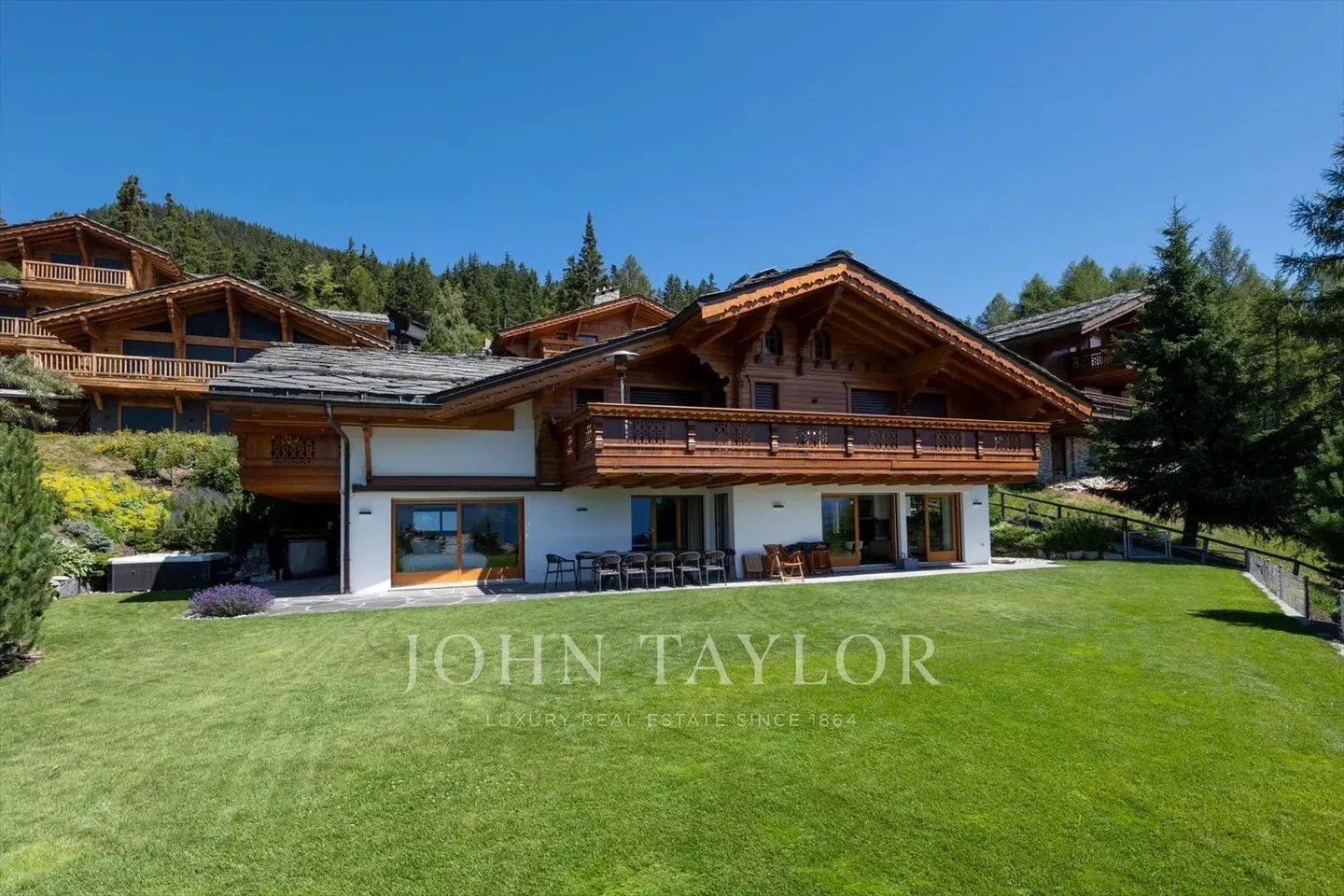 Duplex of Exception with Private Garden and Panoramic View in Plans-Mayens - Photo 2 of 11