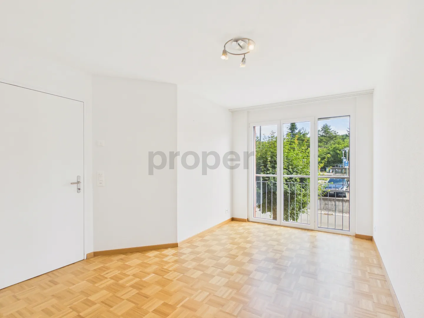 Appartamento moderno con balcone - Foto 5 di 10