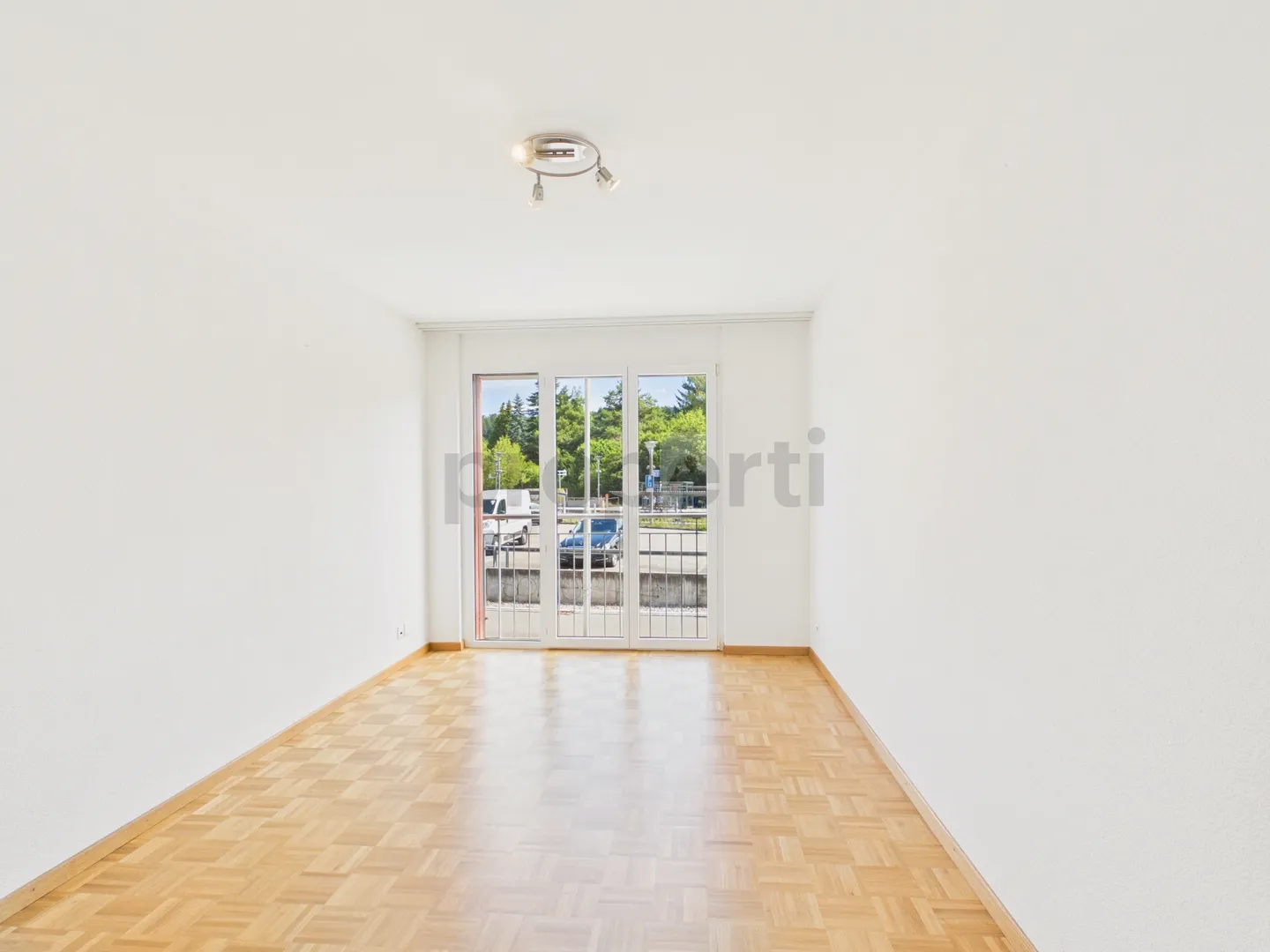Appartamento moderno con balcone - Foto 6 di 10