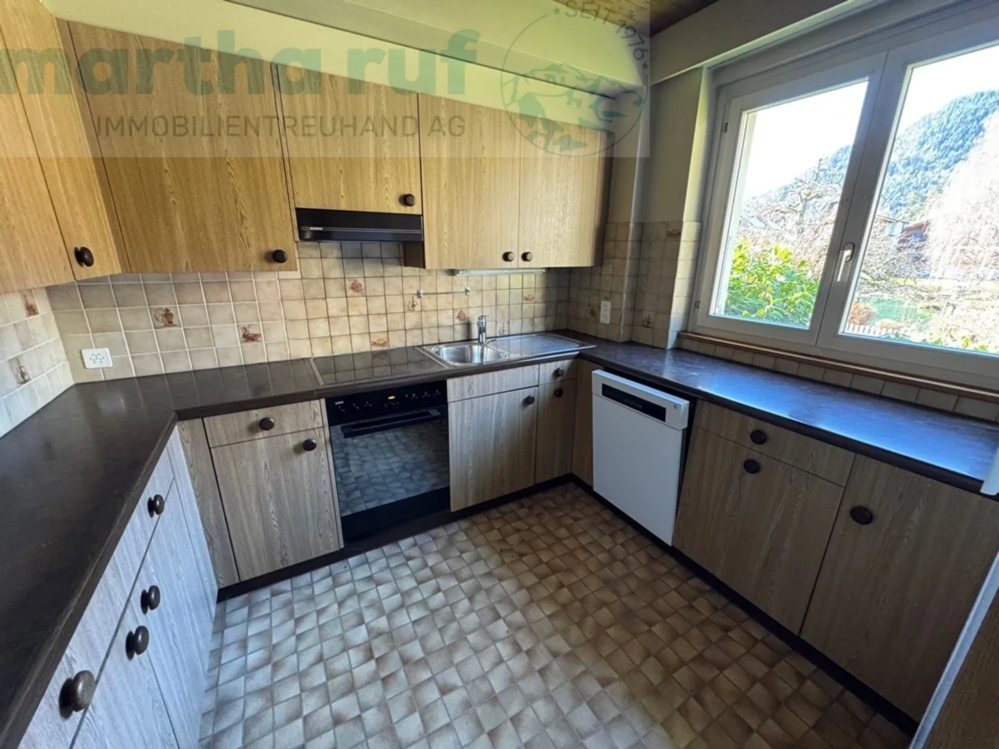 6.5-Room Residential House in Idyllic and Quiet Location by the Aare, Near the Center - Photo 5 of 19