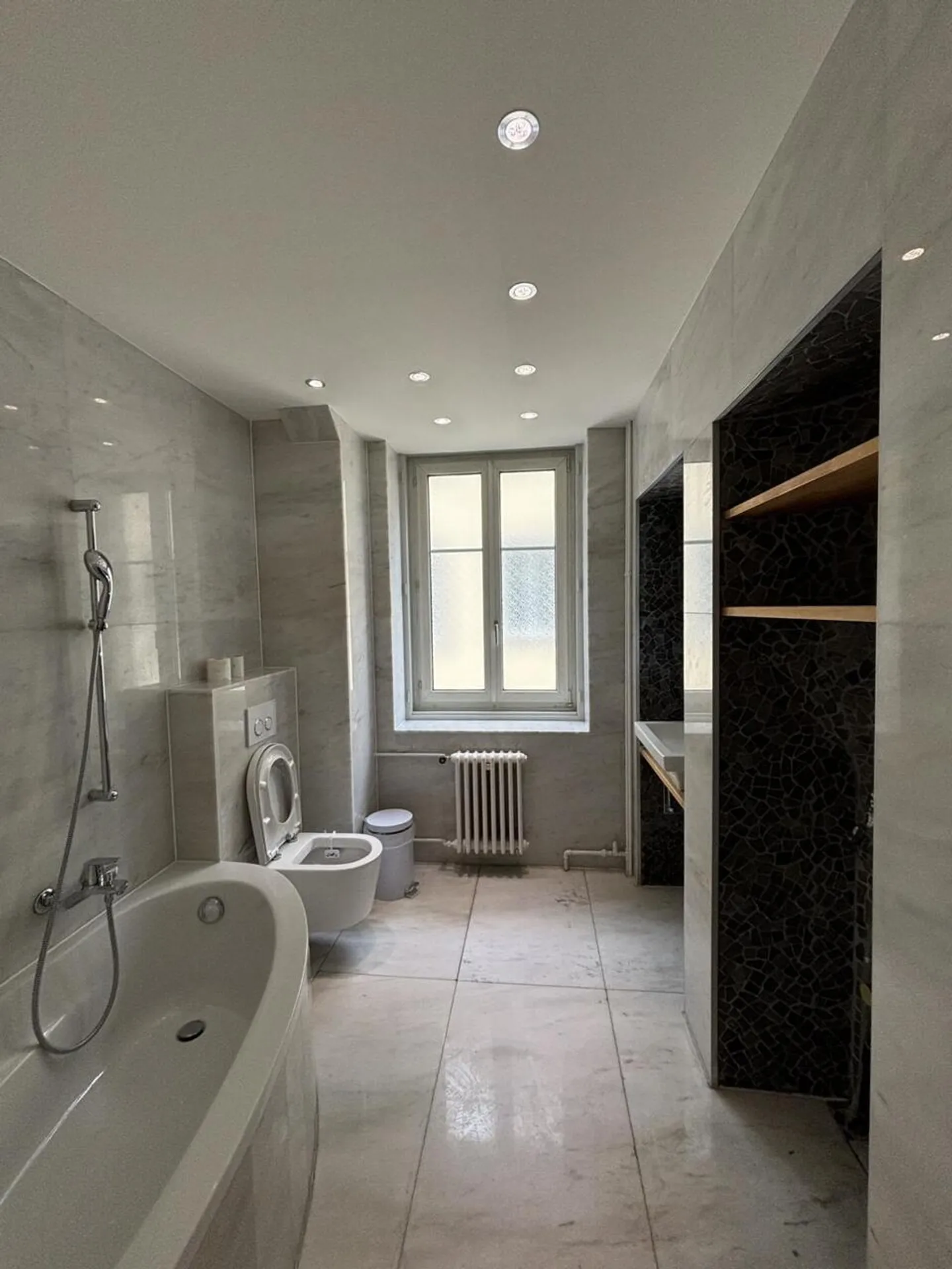 Bright apartment in the city center - Photo 4 of 10