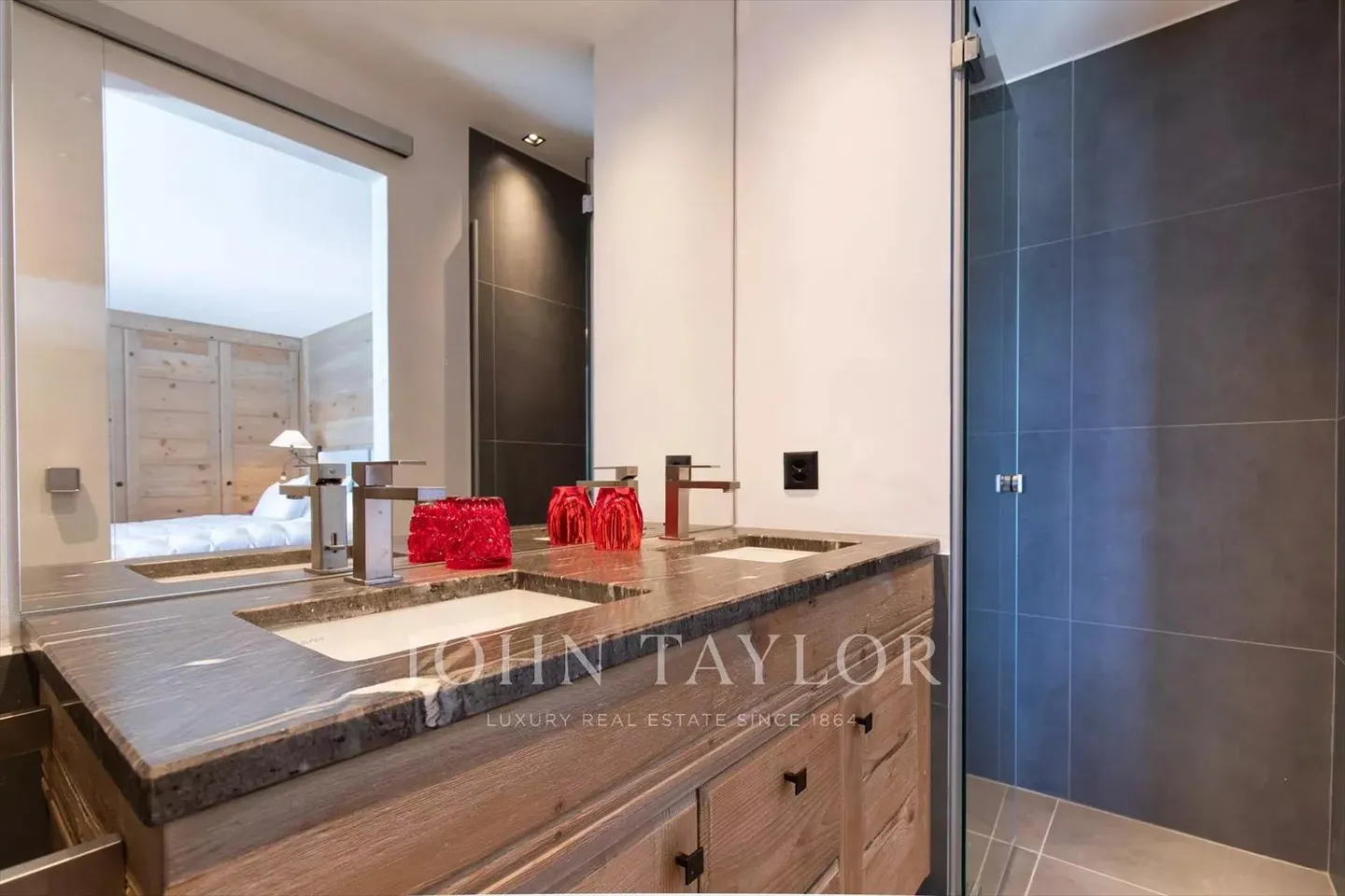 Duplex of Exception with Private Garden and Panoramic View in Plans-Mayens - Photo 9 of 11