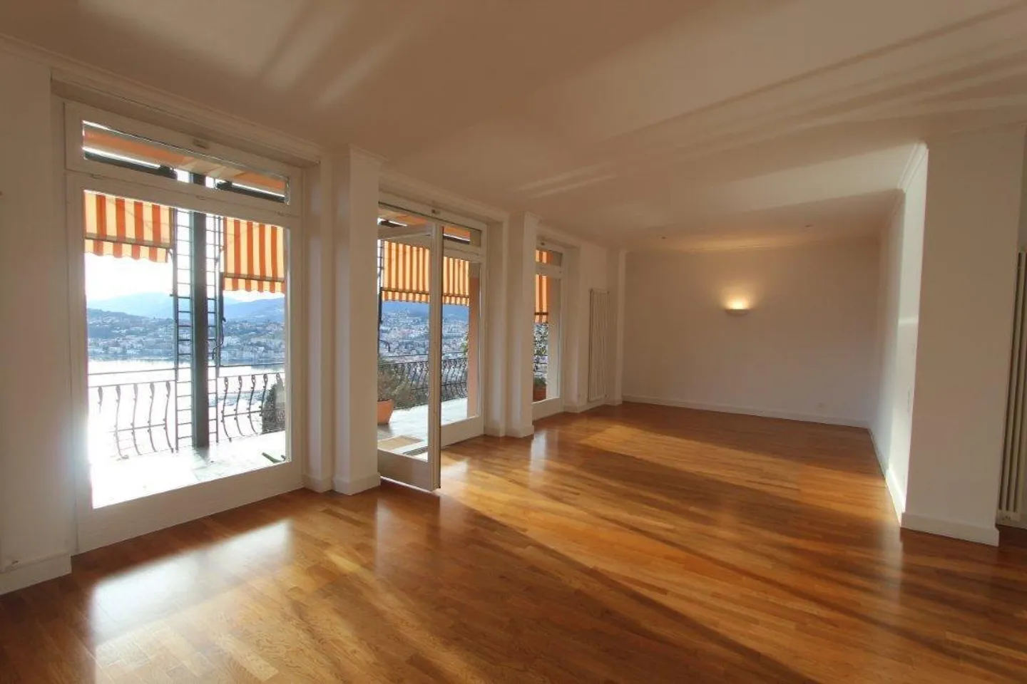 Appartement 5.5 pièces avec magnifique vue sur le lac - Photo 3 sur 11