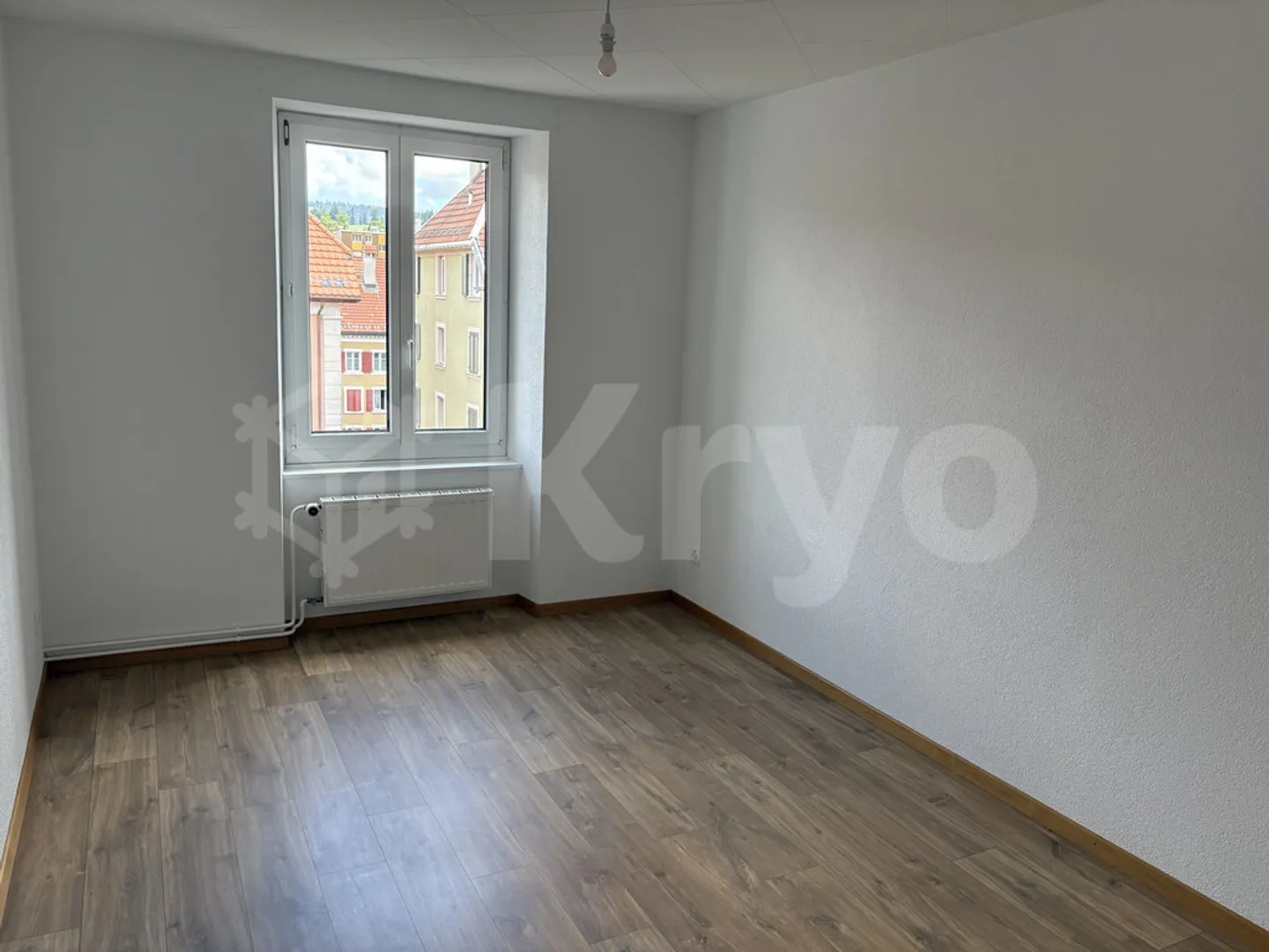 MODERN 3-ROOM APARTMENT 3RD FLOOR - Photo 4 of 6