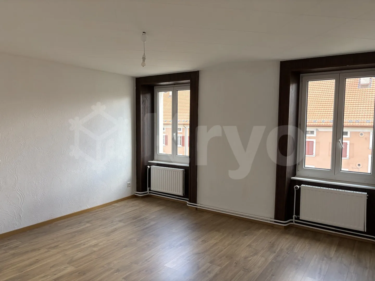 MODERN 3-ROOM APARTMENT 3RD FLOOR - Photo 2 of 6