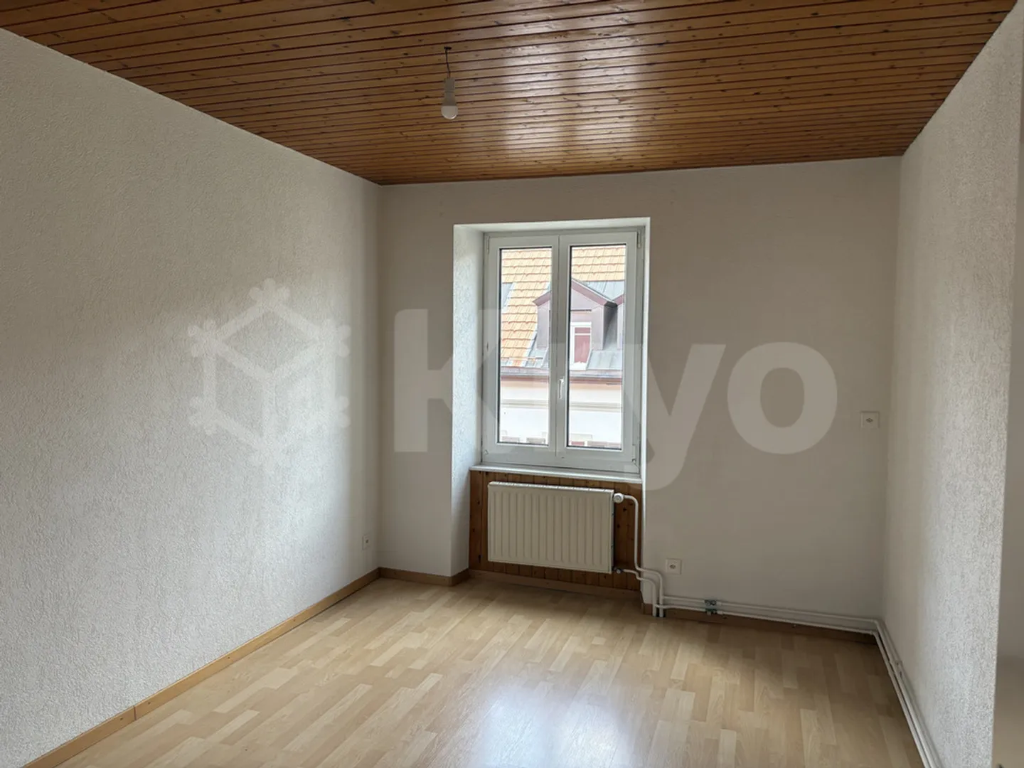 MODERN 3-ROOM APARTMENT 3RD FLOOR - Photo 3 of 6