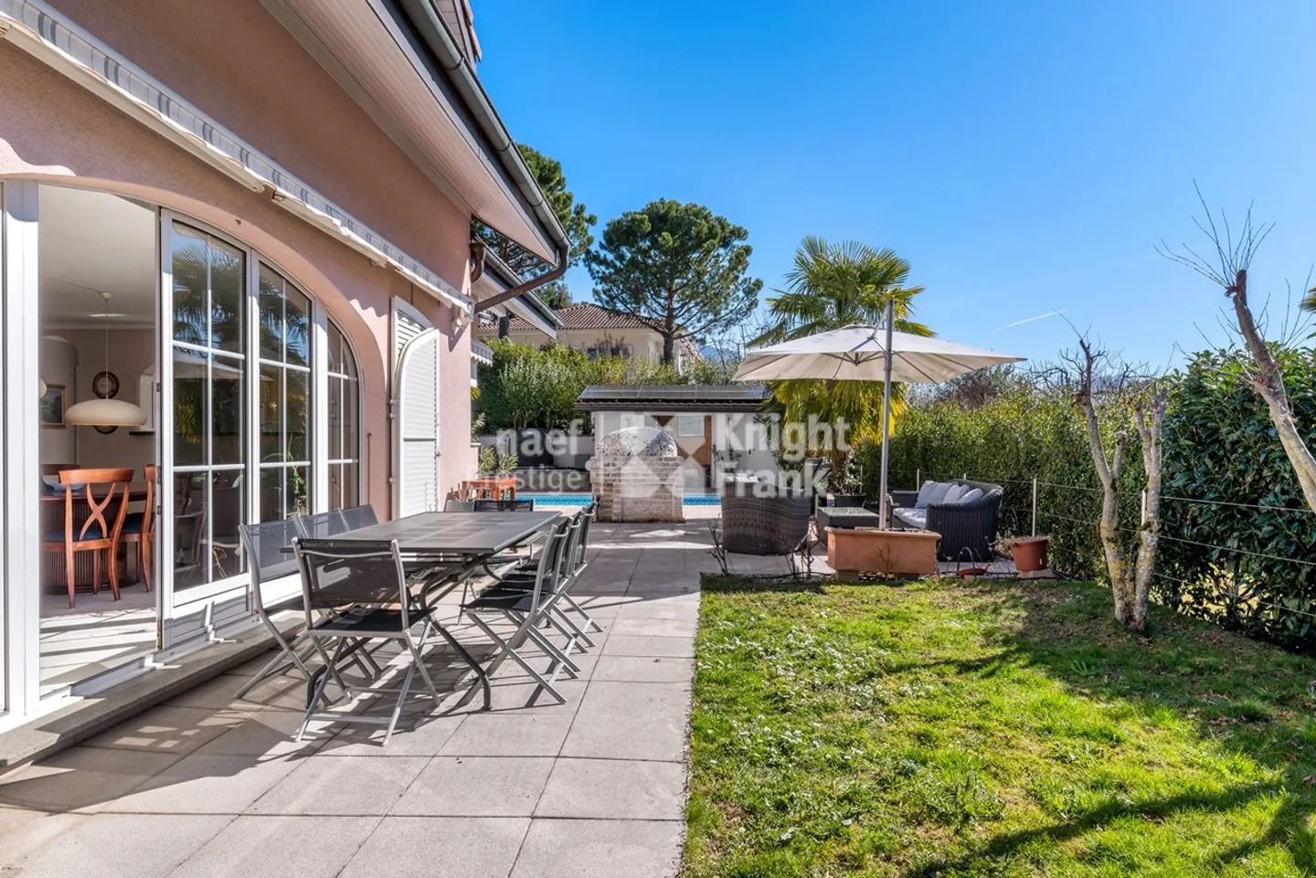 Exklusiv! Geräumige 7.5-Zimmer-Villa in Brent / Montreux zum Verkauf - Foto 1 von 12