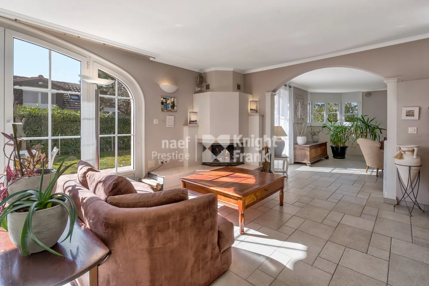 Exklusiv! Geräumige 7.5-Zimmer-Villa in Brent / Montreux zum Verkauf - Foto 4 von 12