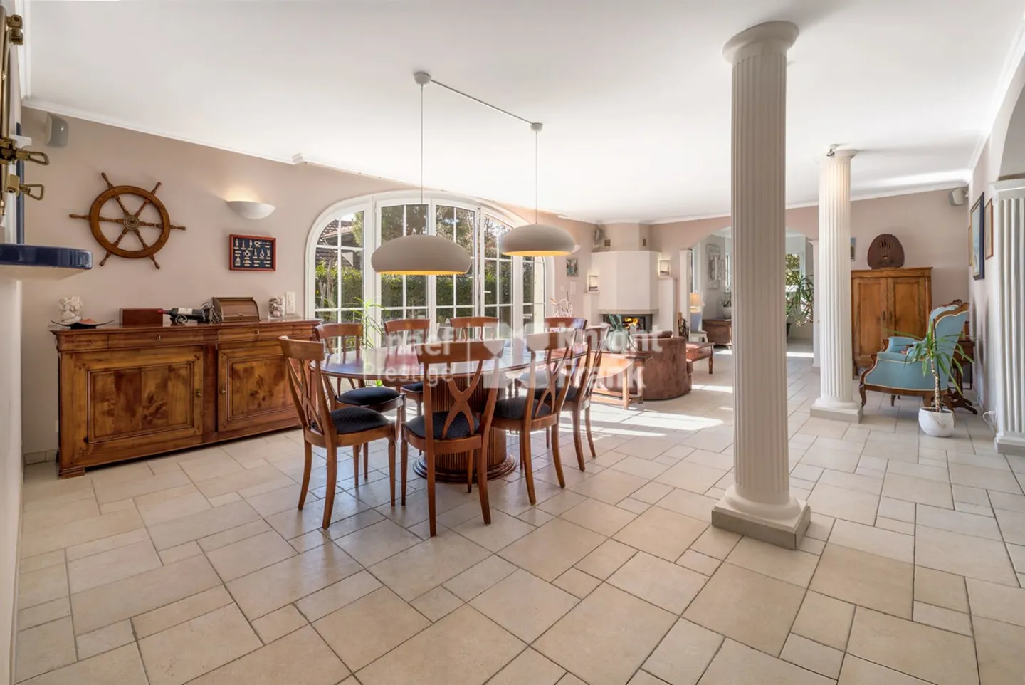 Exklusiv! Geräumige 7.5-Zimmer-Villa in Brent / Montreux zum Verkauf - Foto 5 von 12