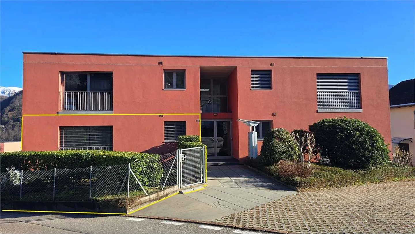 Rare! 3.5 rooms with large terrace and garden access - Photo 3 of 13