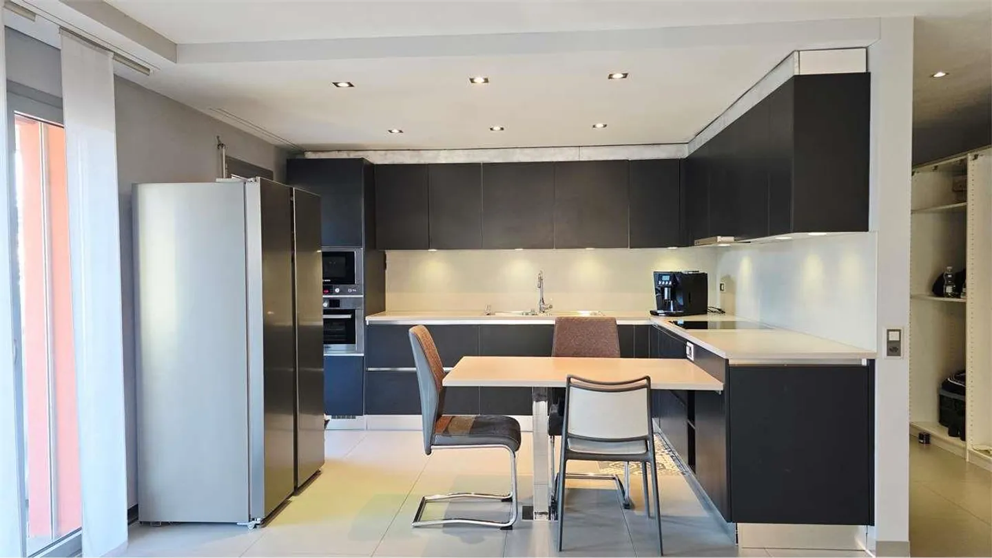 Rare! 3.5 rooms with large terrace and garden access - Photo 5 of 13