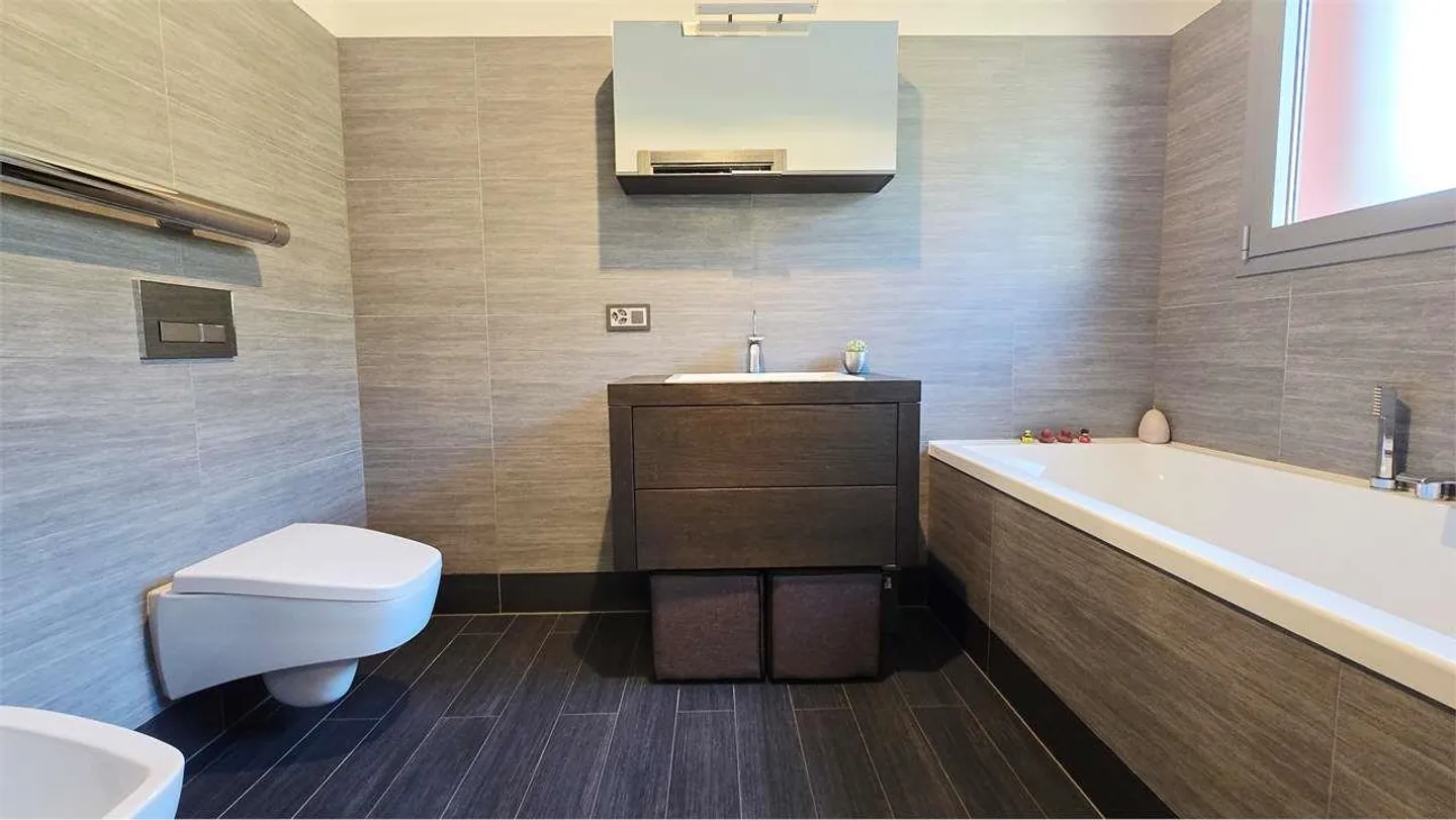 Rare! 3.5 rooms with large terrace and garden access - Photo 9 of 13