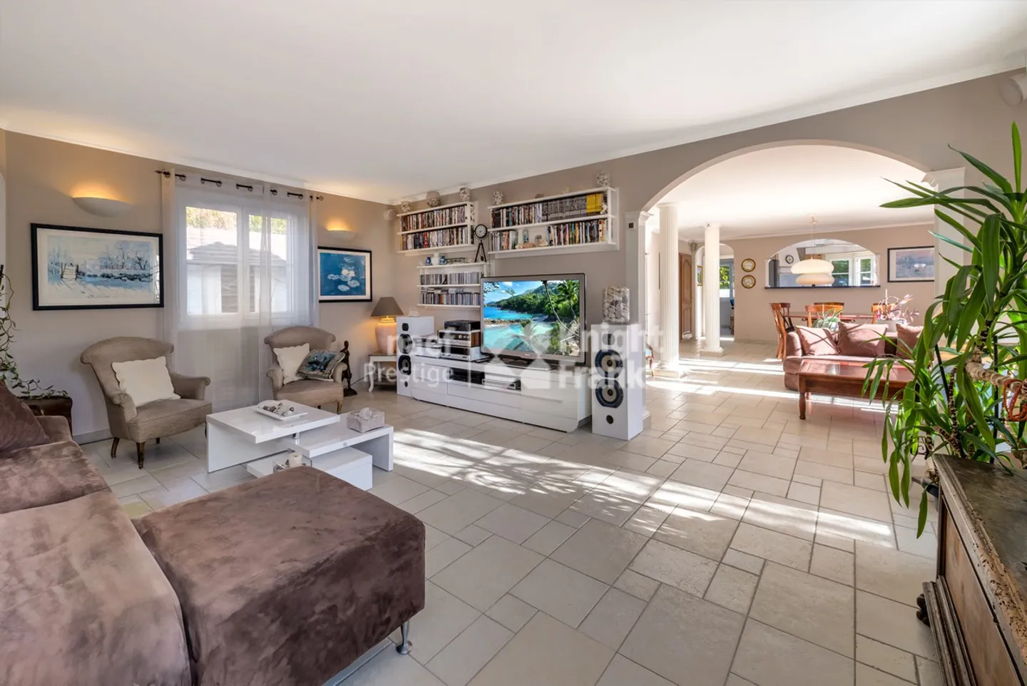 Exklusiv! Geräumige 7.5-Zimmer-Villa in Brent / Montreux zum Verkauf - Foto 6 von 12