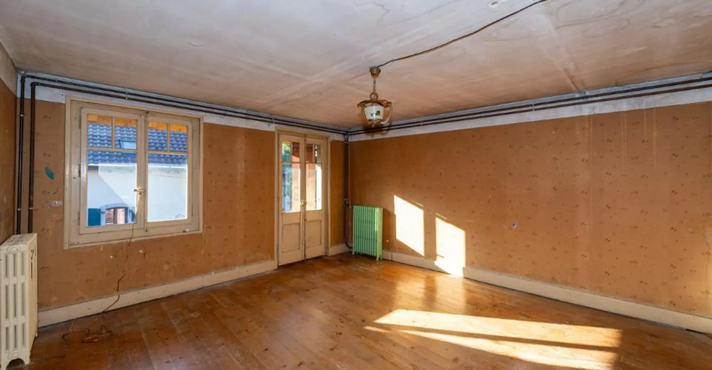 Village house with outbuildings, to renovate, in the center of Ollon - Photo 5 of 8