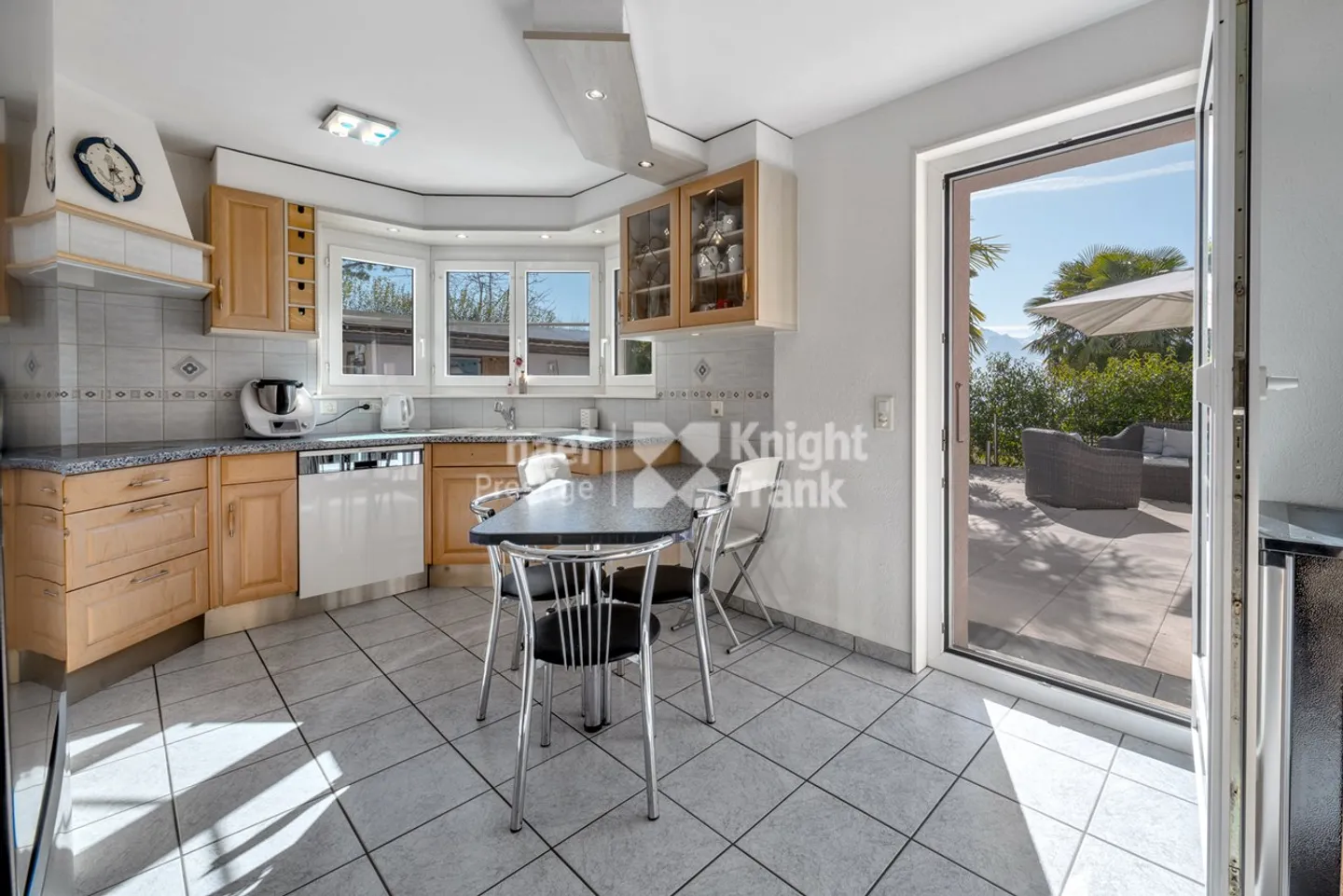 Exklusiv! Geräumige 7.5-Zimmer-Villa in Brent / Montreux zum Verkauf - Foto 7 von 12