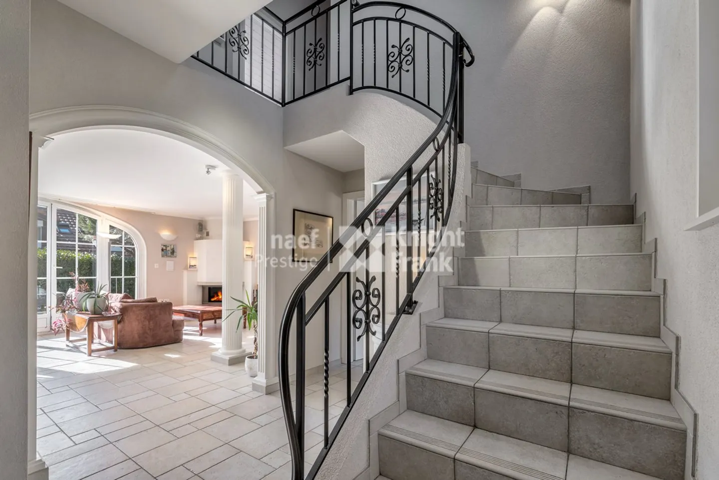 Exklusiv! Geräumige 7.5-Zimmer-Villa in Brent / Montreux zum Verkauf - Foto 8 von 12